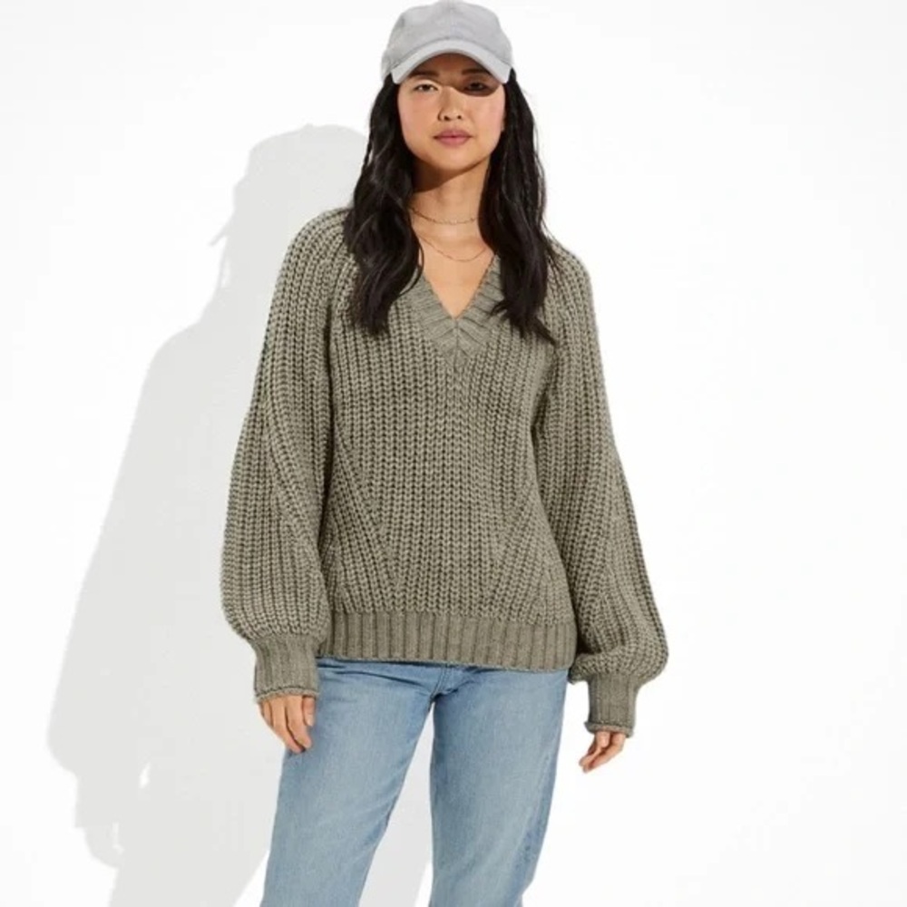 American Eagle Outfitters V-Neck Sweater - Sage